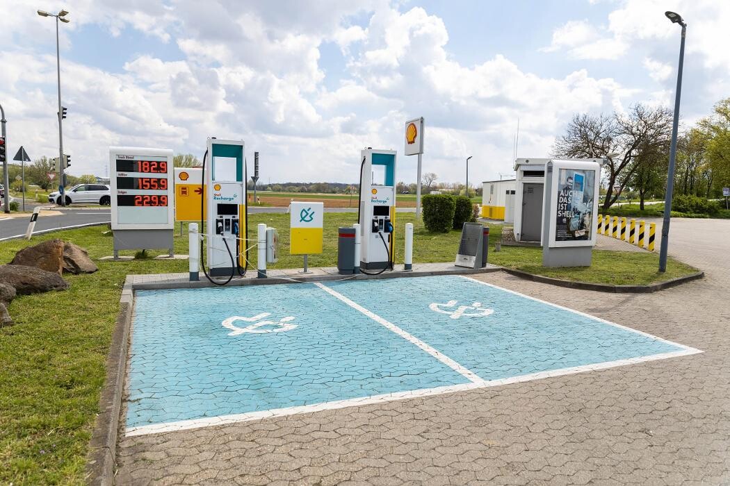 Bilder Shell Recharge Charging Station