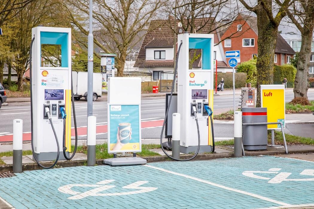 Bilder Shell Recharge Charging Station