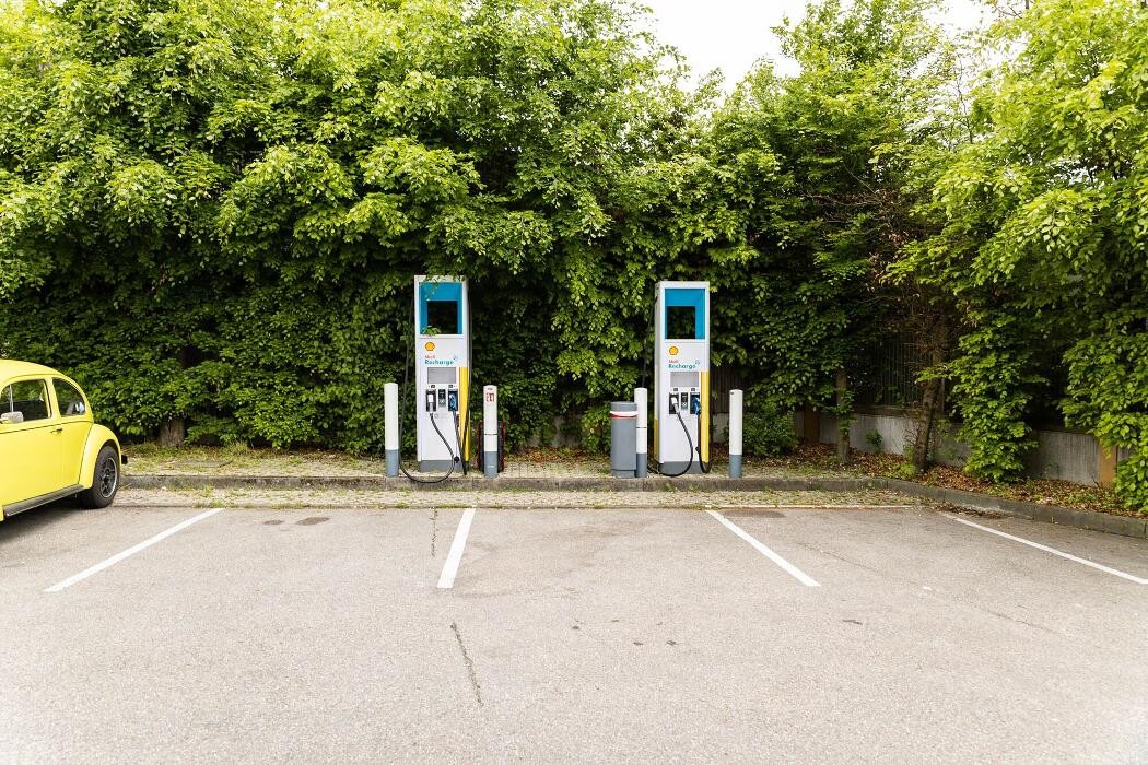 Bilder Shell Recharge Charging Station