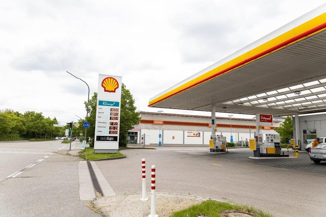 Bilder Shell Recharge Charging Station