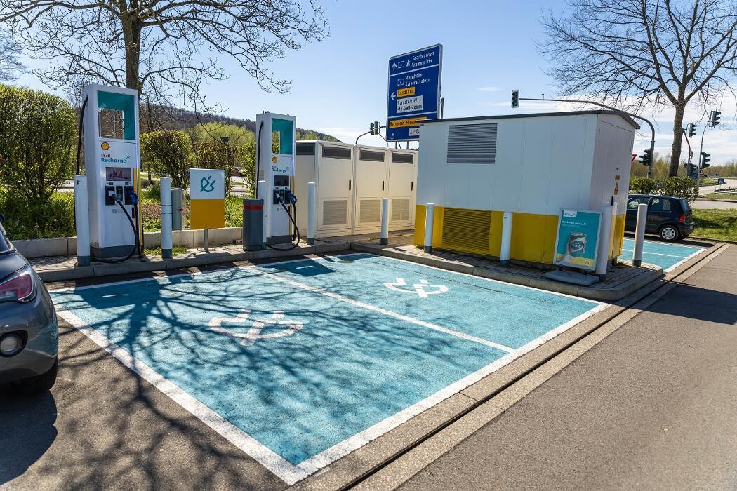 Bilder Shell Recharge Charging Station
