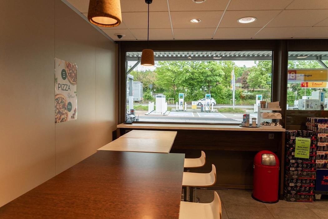 Bilder Shell Recharge Charging Station