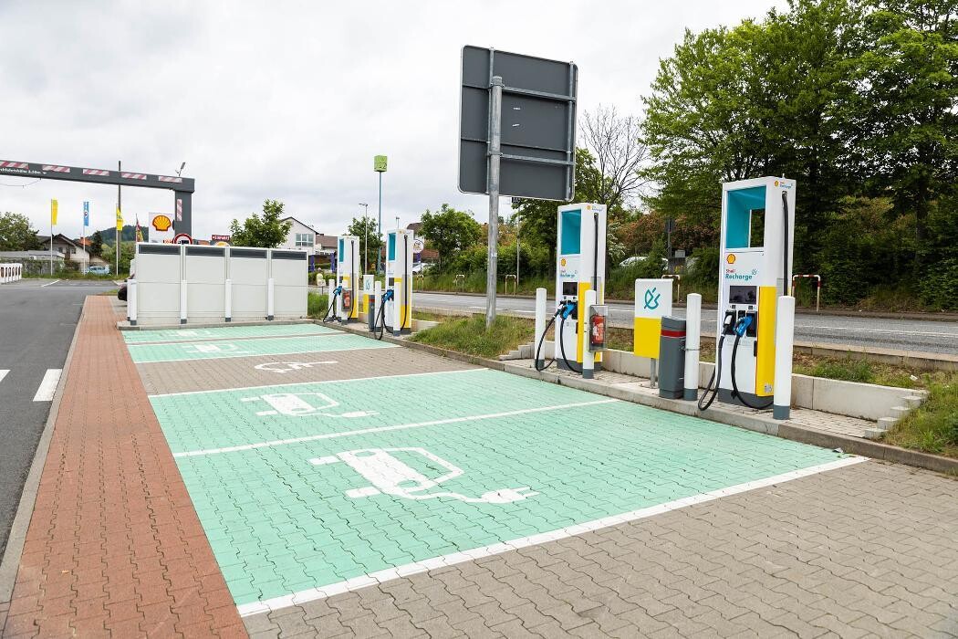 Bilder Shell Recharge Charging Station