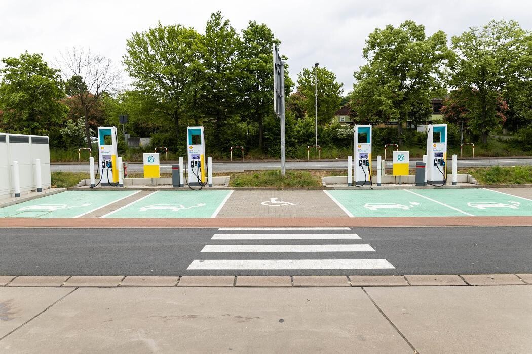 Bilder Shell Recharge Charging Station