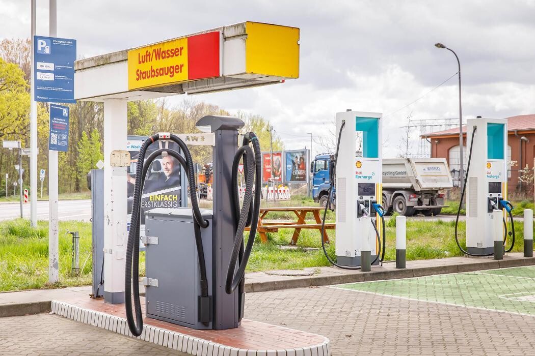 Bilder Shell Recharge Charging Station