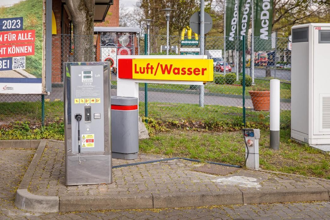 Bilder Shell Recharge Charging Station