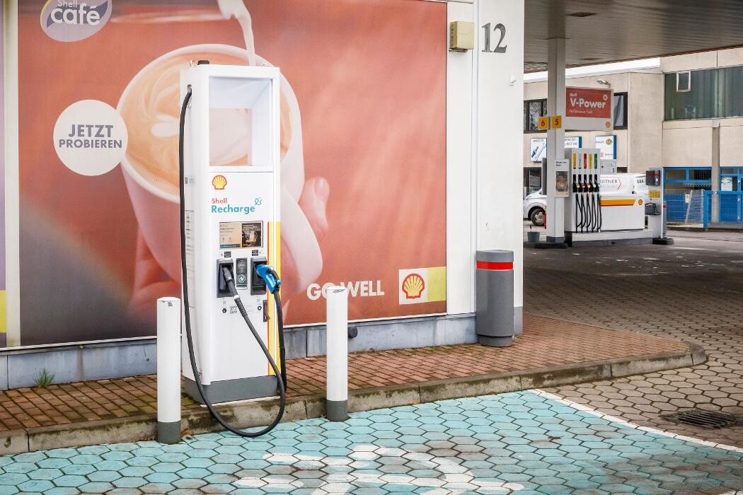 Bilder Shell Recharge Charging Station