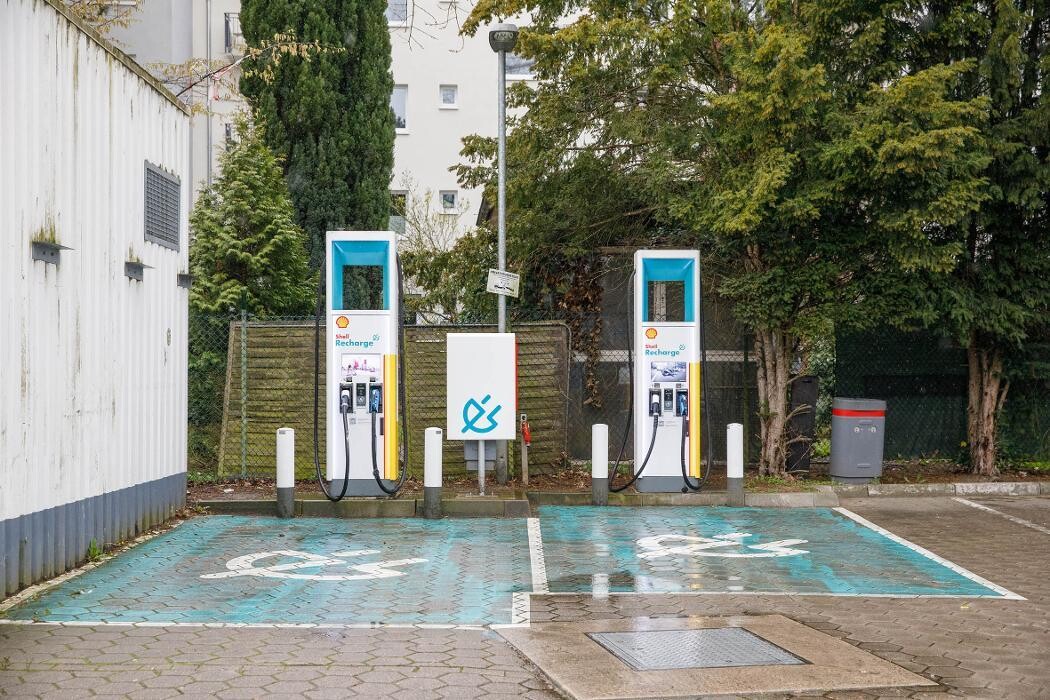 Bilder Shell Recharge Charging Station