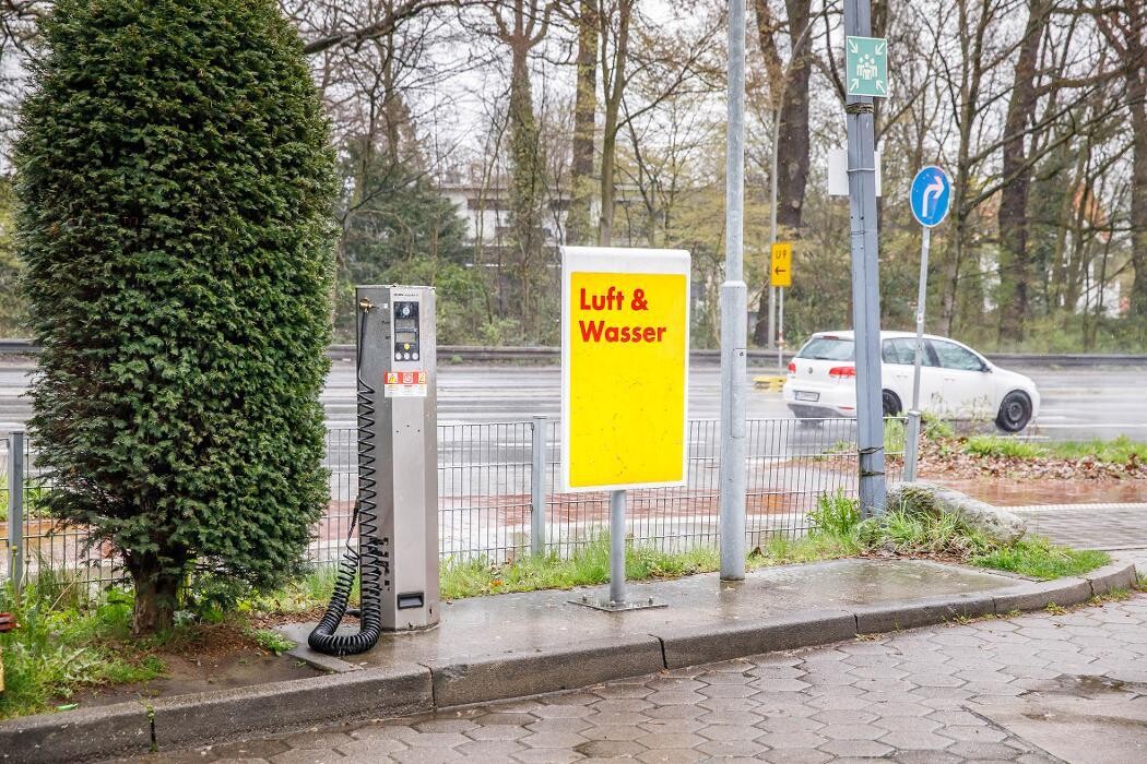 Bilder Shell Recharge Charging Station