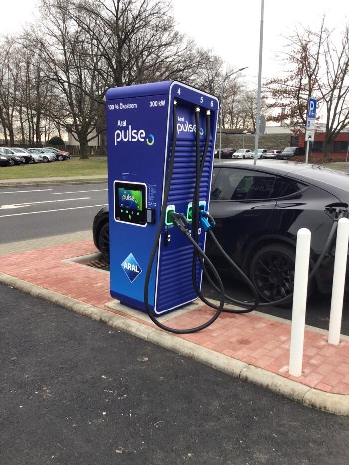 Bilder Aral pulse Ladestation