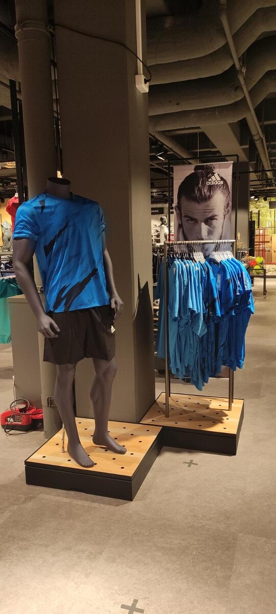 Bilder INTERSPORT Hübner im Thüringen-Park