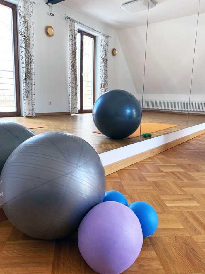 Bilder Julia Bücker - ganzheitliche Psychotherapie - Pilates - Rückenschule - Personaltraining