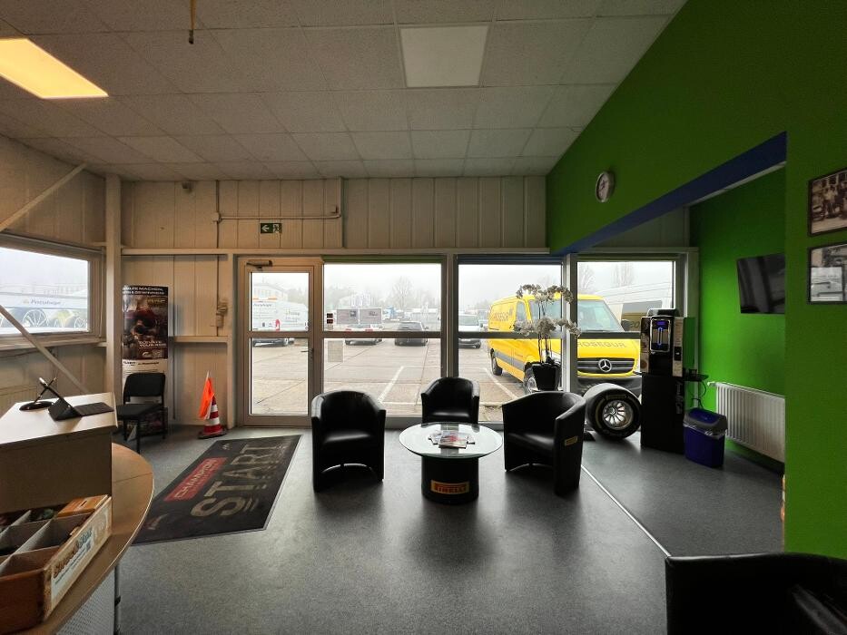 Bilder Pneuhage Reifen und Autoservice