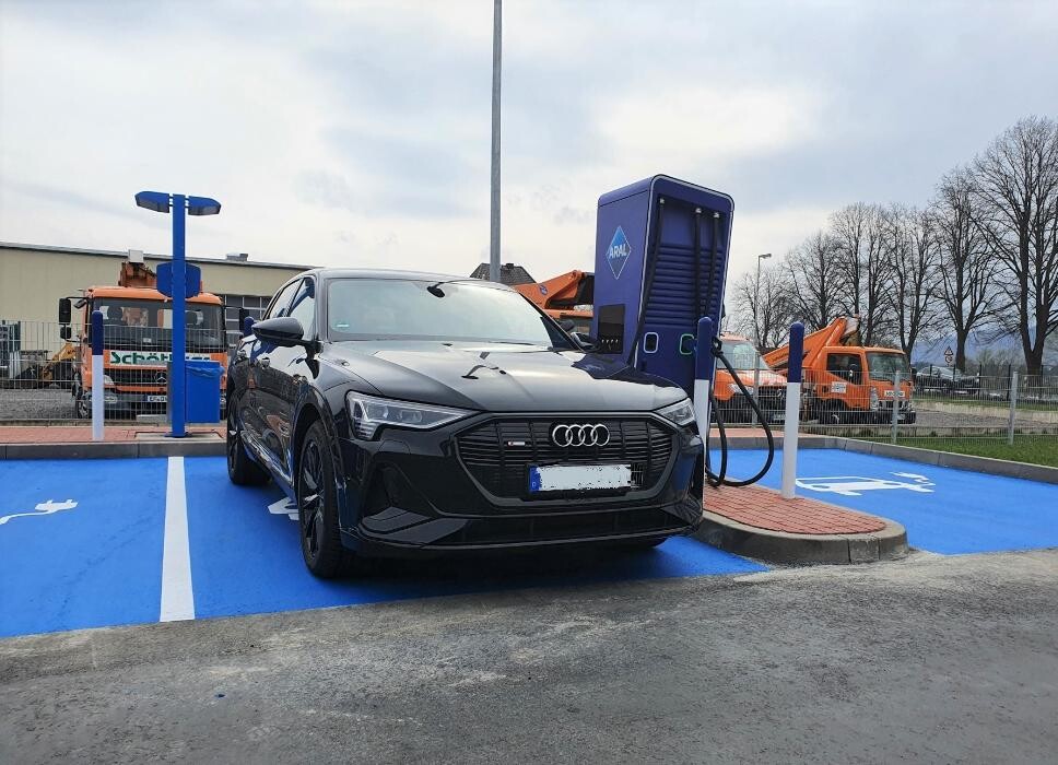 Bilder Aral pulse Ladestation