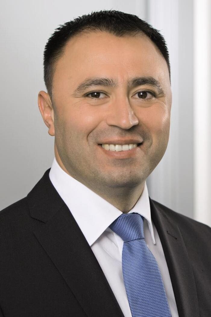 Bilder ERGO Versicherung Aziz Özbek