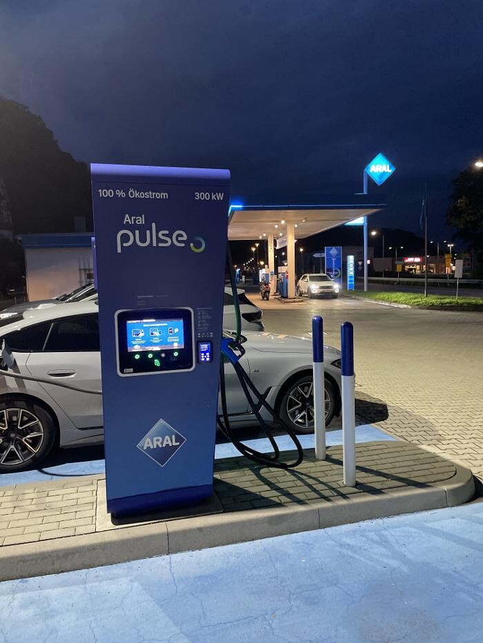 Bilder Aral pulse Ladestation