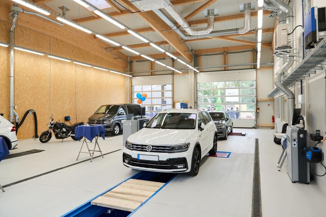 Bilder TÜV SÜD Auto Partner Service-Center Pinneberg, Institut für Forensik - IFF