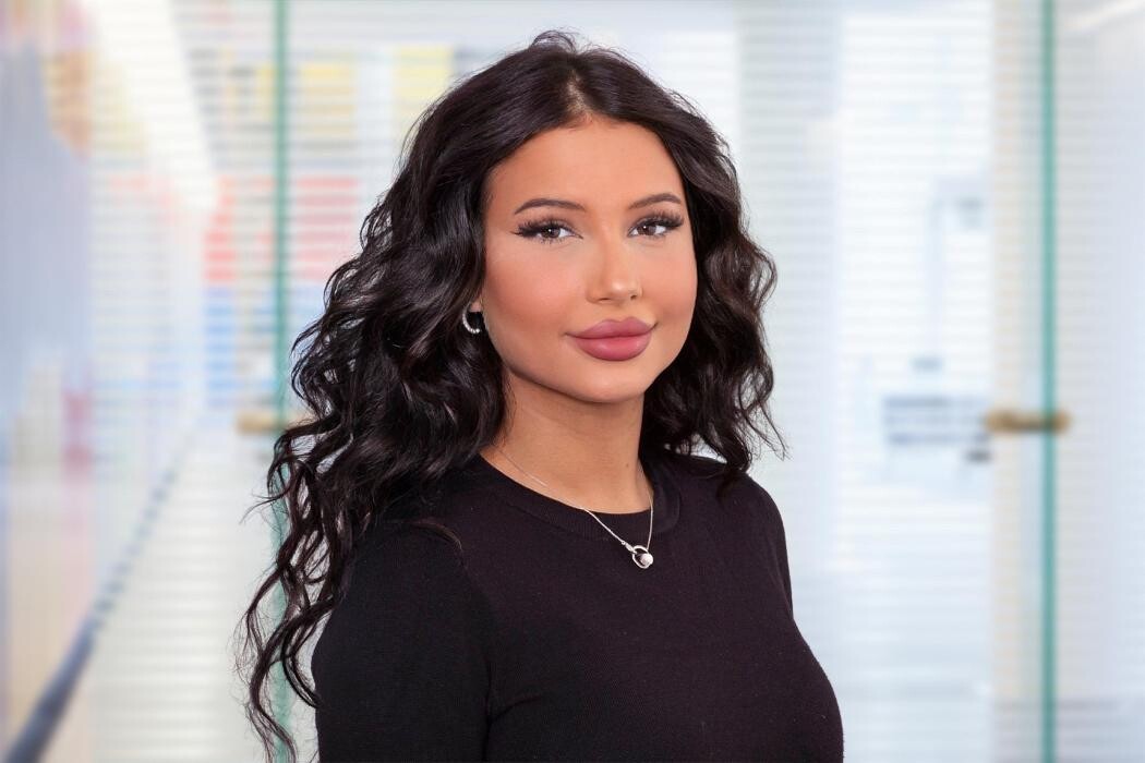 Bilder ERGO Versicherung Aliya Khaled