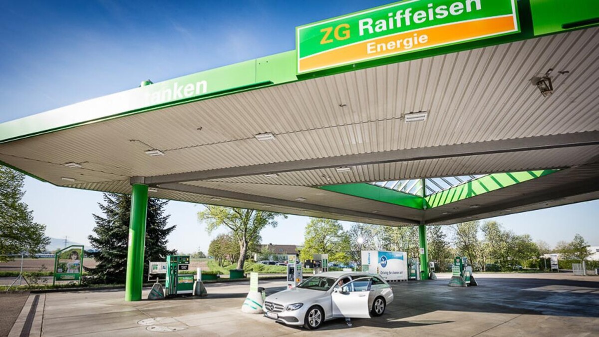 Bilder ZG Raiffeisen Tankstelle und Waschanlage