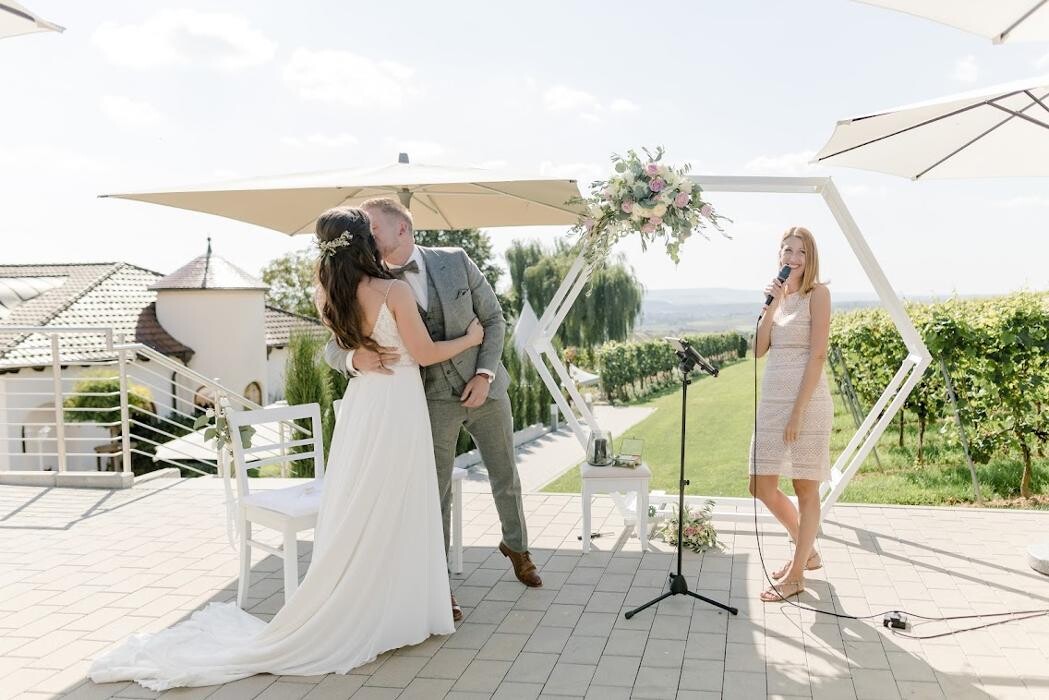 Bilder Rebecca Jäger - Traurednerin, Hochzeitssängerin und Sängerin