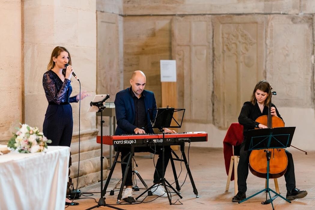 Bilder Rebecca Jäger - Traurednerin, Hochzeitssängerin und Sängerin