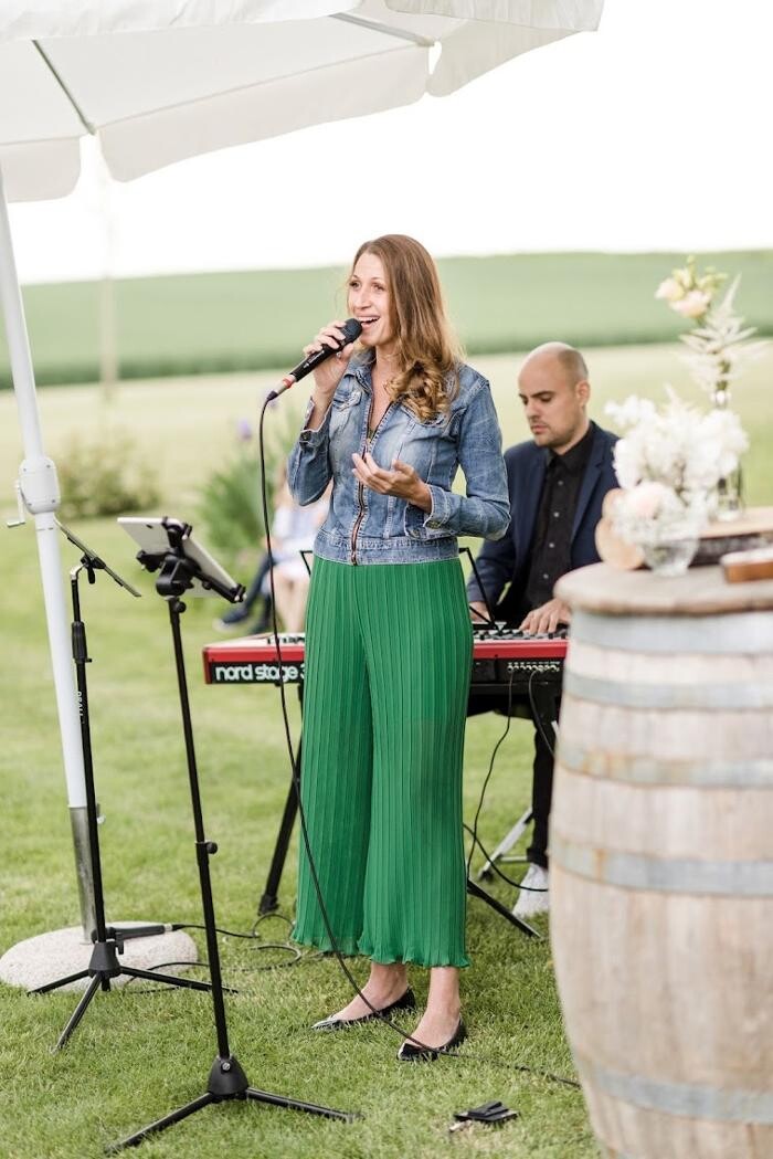 Bilder Rebecca Jäger - Traurednerin, Hochzeitssängerin und Sängerin
