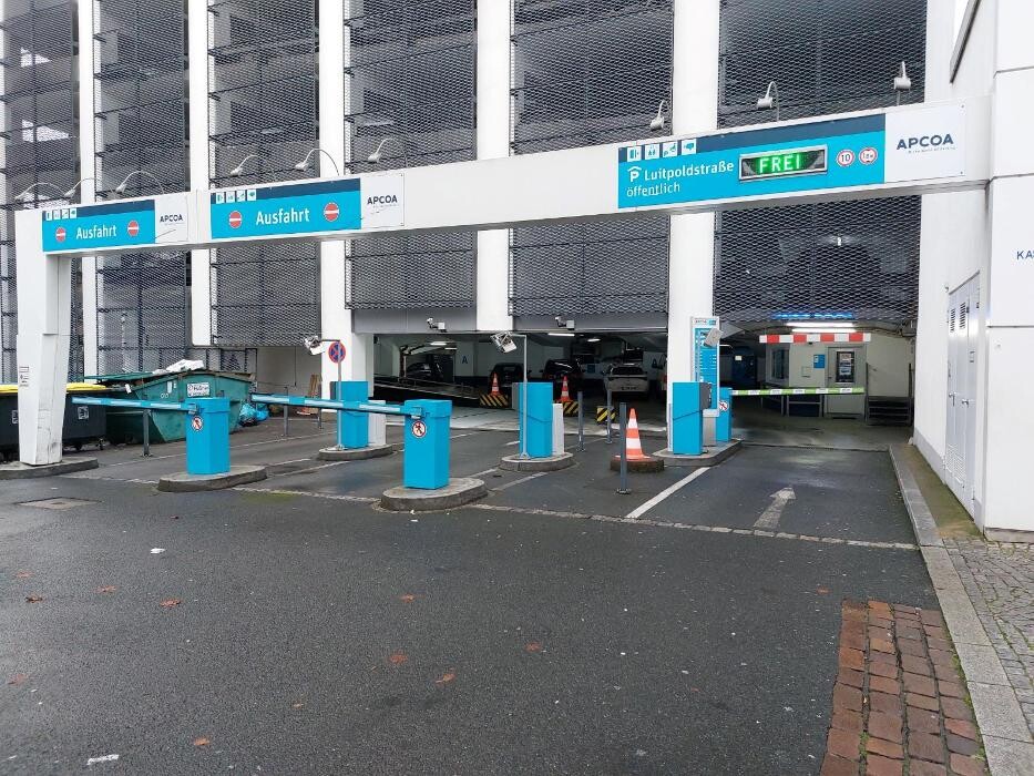 Bilder Parkhaus Luitpoldstraße APCOA