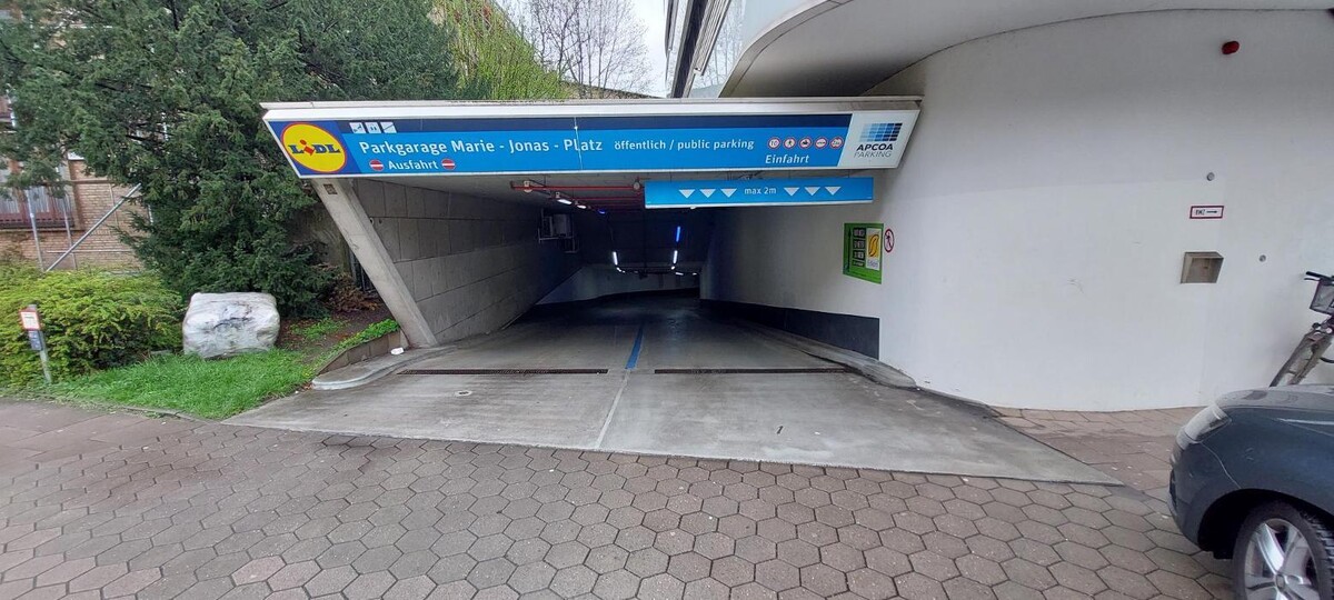Bilder Parkhaus Marie-Jonas-Platz APCOA