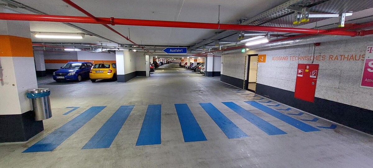 Bilder Parkhaus Marie-Jonas-Platz APCOA