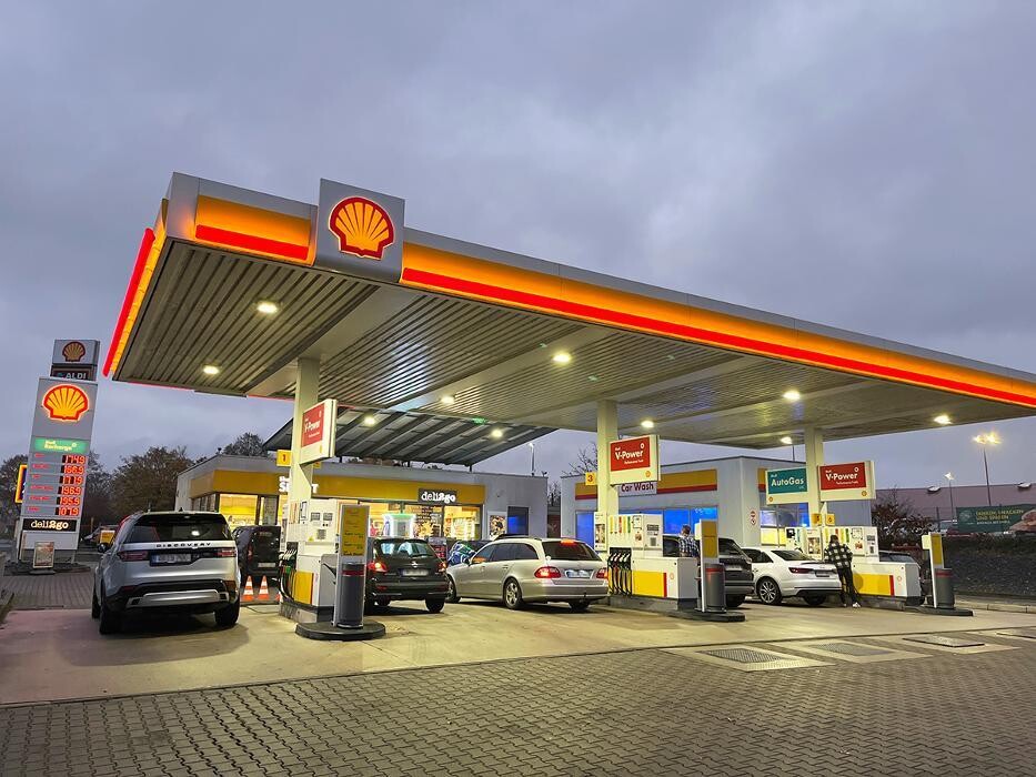 Bilder Shell Recharge Charging Station