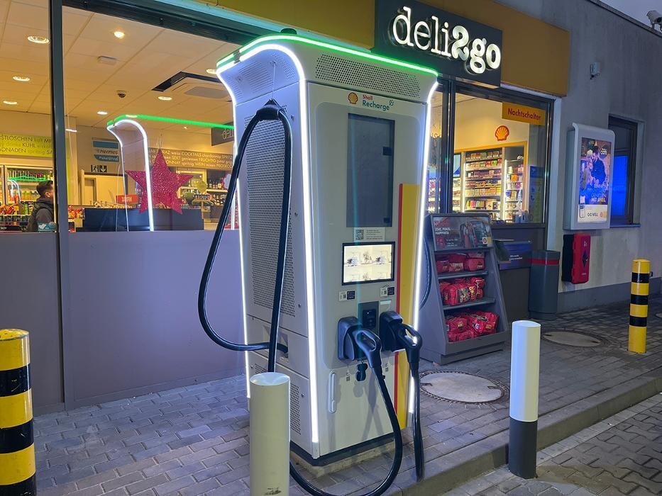Bilder Shell Recharge Charging Station