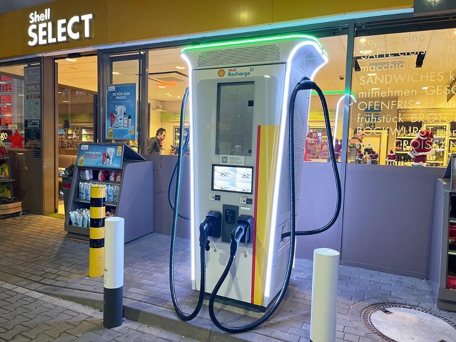 Bilder Shell Recharge Charging Station