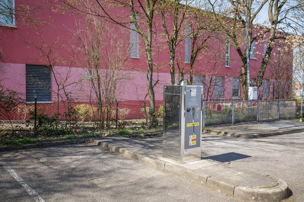 Bilder Shell Recharge Charging Station