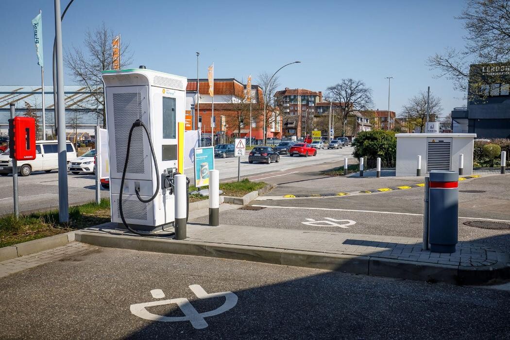 Bilder Shell Recharge Charging Station