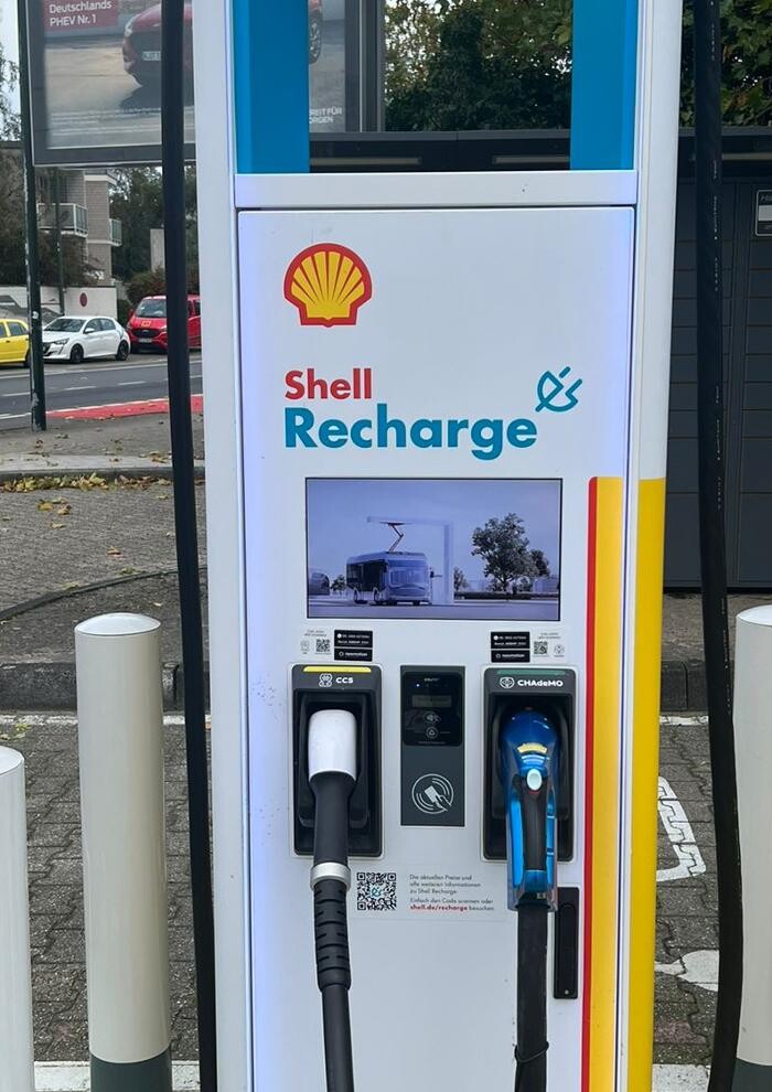 Bilder Shell Recharge Charging Station