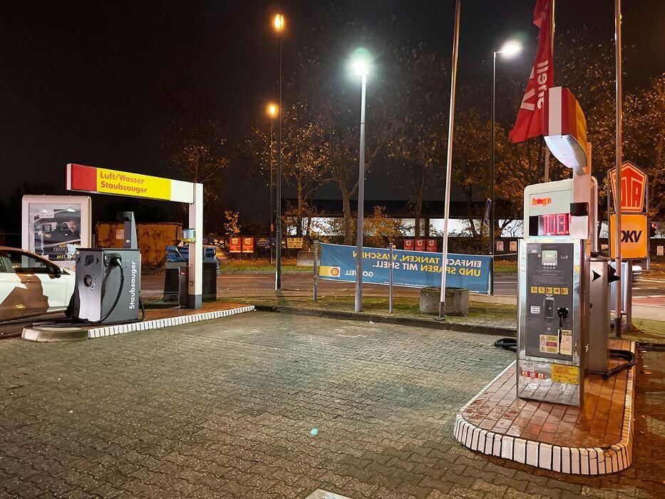 Bilder Shell Recharge Charging Station