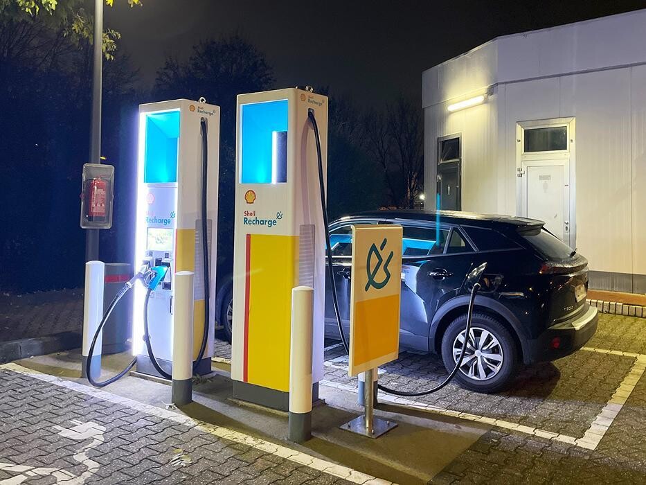 Bilder Shell Recharge Charging Station