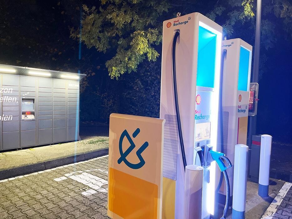 Bilder Shell Recharge Charging Station