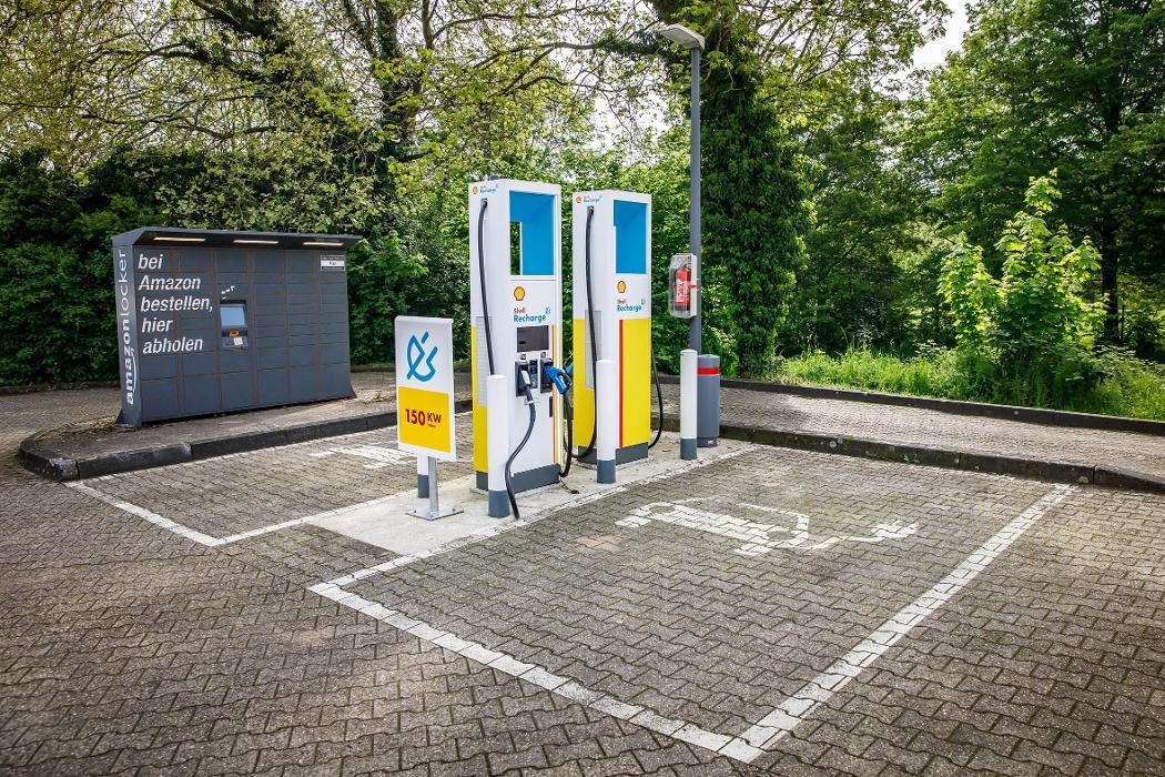 Bilder Shell Recharge Charging Station