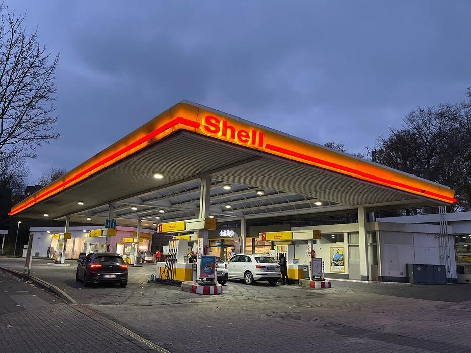 Bilder Shell Recharge Charging Station