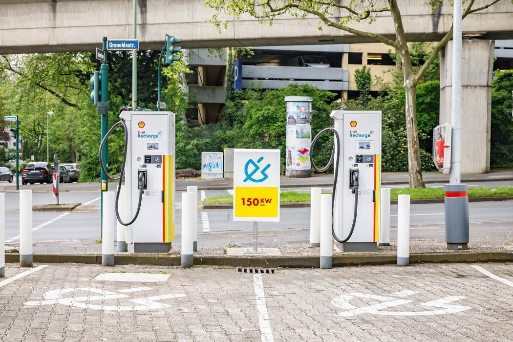 Bilder Shell Recharge Charging Station