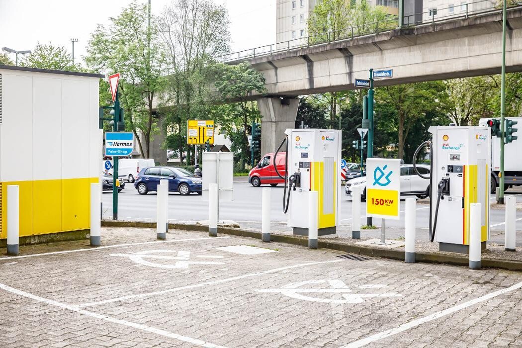 Bilder Shell Recharge Charging Station