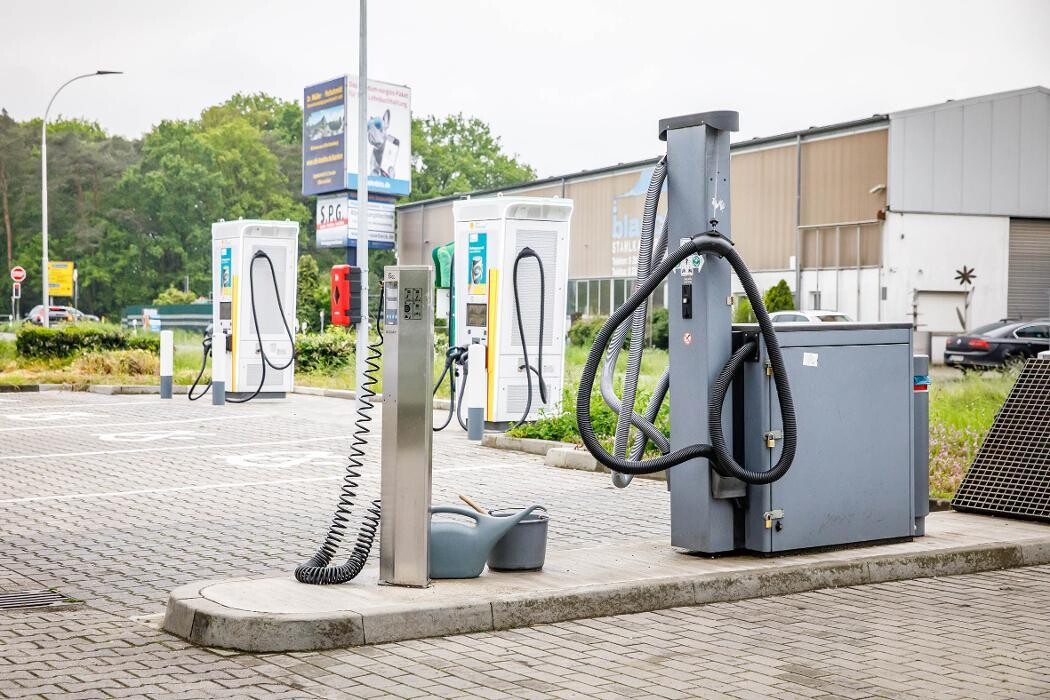 Bilder Shell Recharge Charging Station