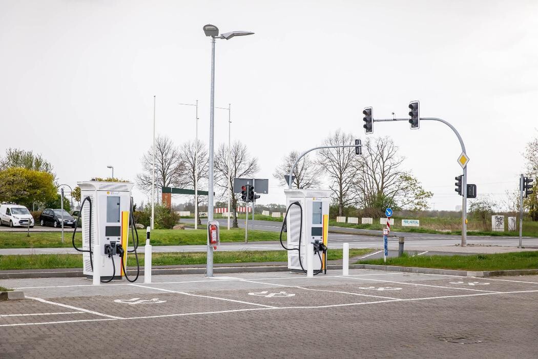 Bilder Shell Recharge Charging Station