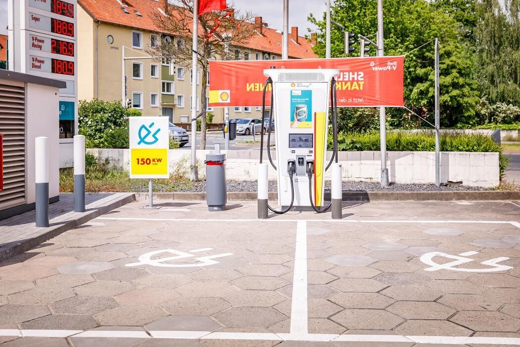 Bilder Shell Recharge Charging Station