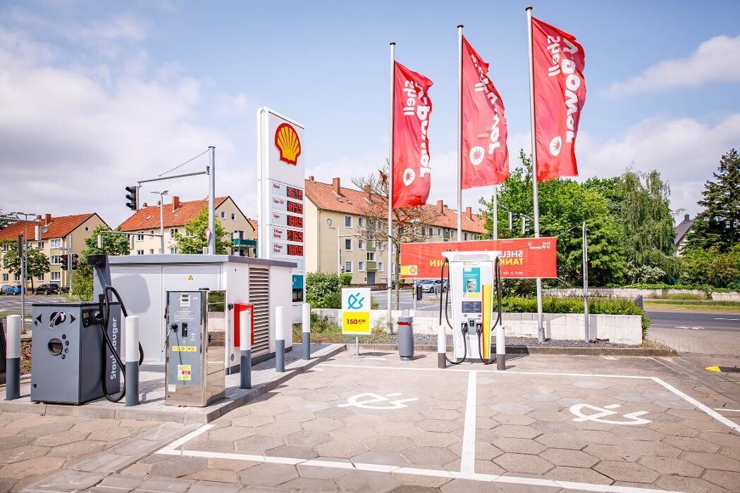 Bilder Shell Recharge Charging Station