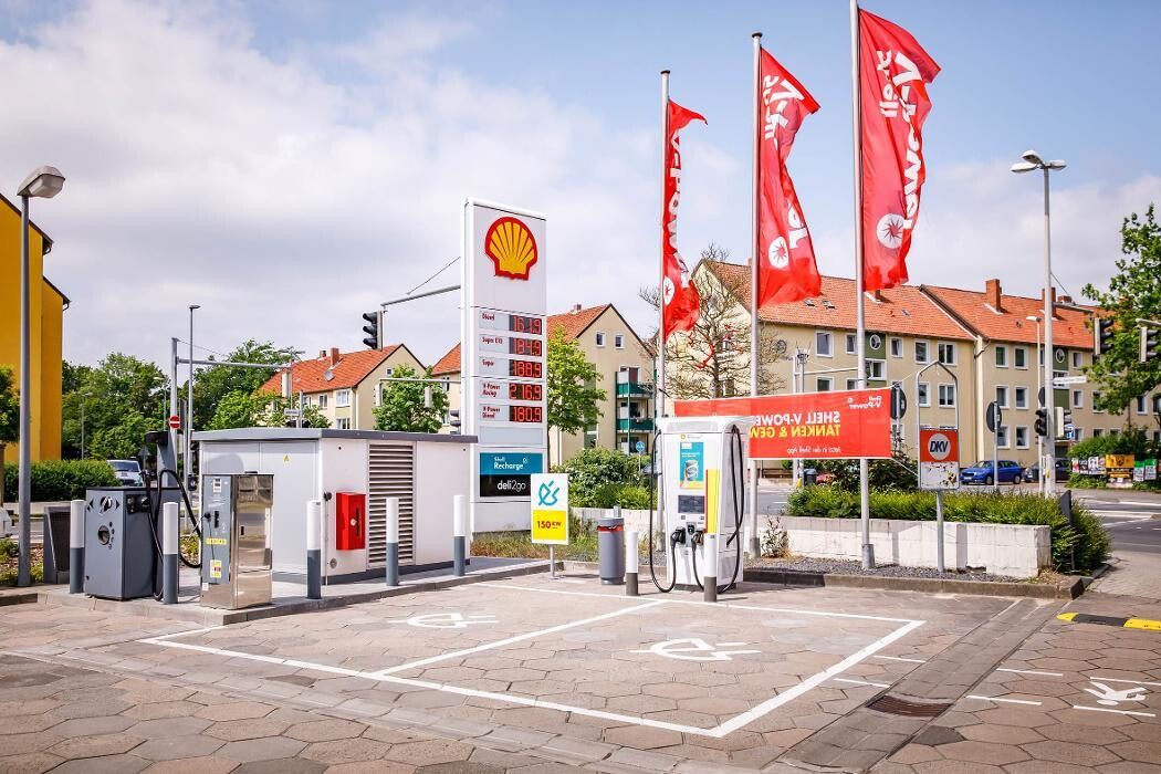 Bilder Shell Recharge Charging Station
