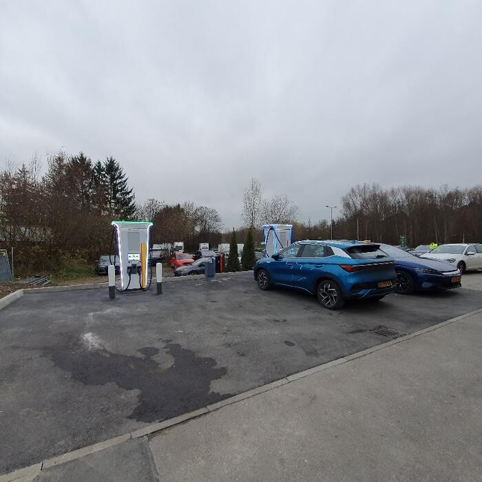 Bilder Shell Recharge Charging Station