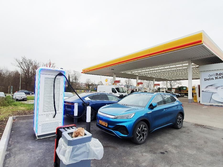 Bilder Shell Recharge Charging Station