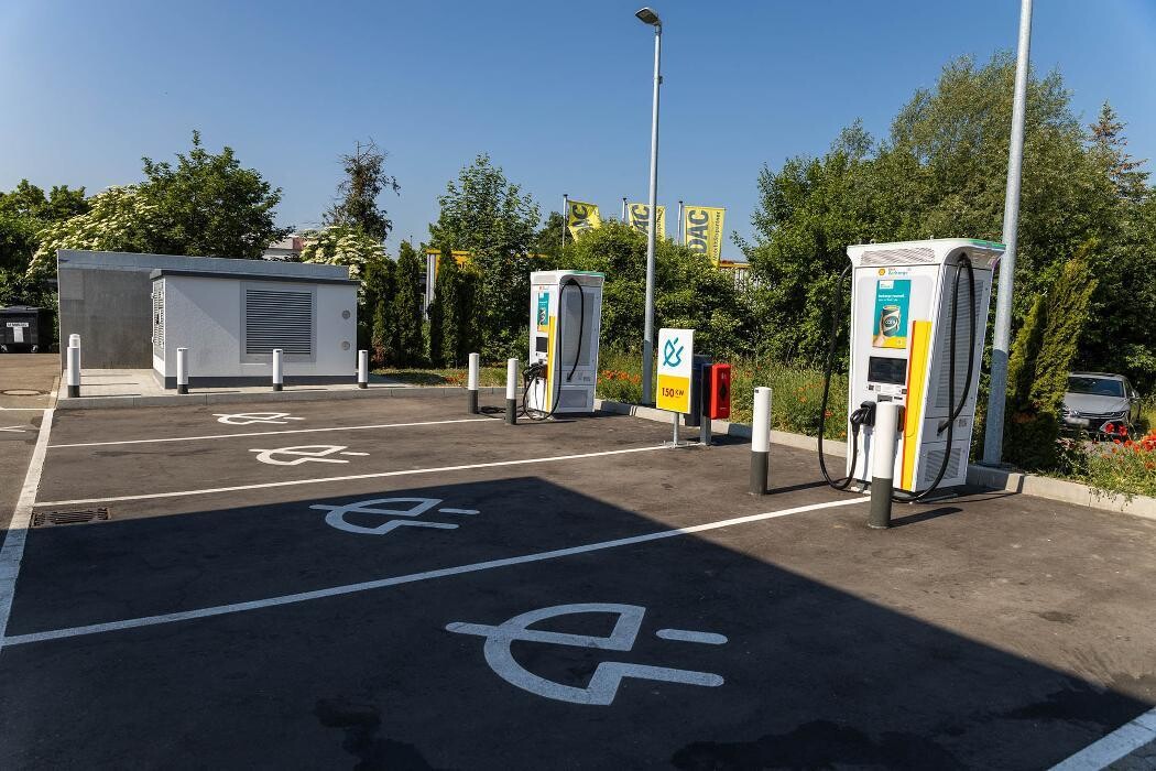Bilder Shell Recharge Charging Station